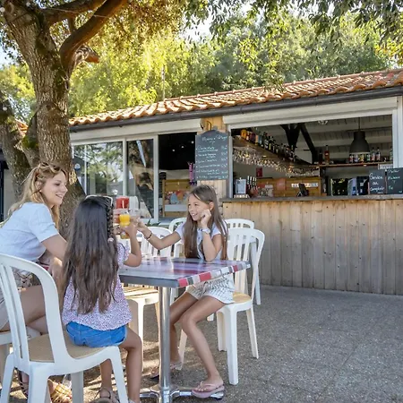אתר קמפינג Au Port De - Maeva L'Houmeau